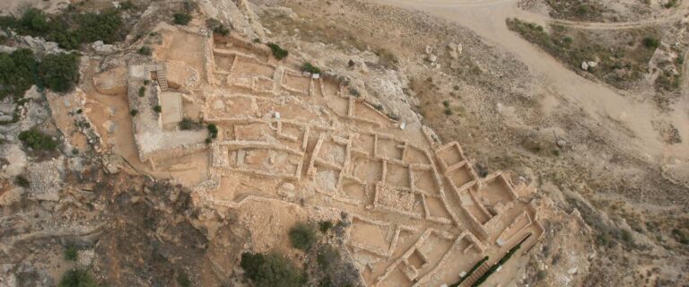 Visita dinamitzada al Poblat Iber del Puig de la Nau